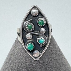 Zuni Vintage Sterling Silver & Green Turquoise Petit Point Ring size 4.25